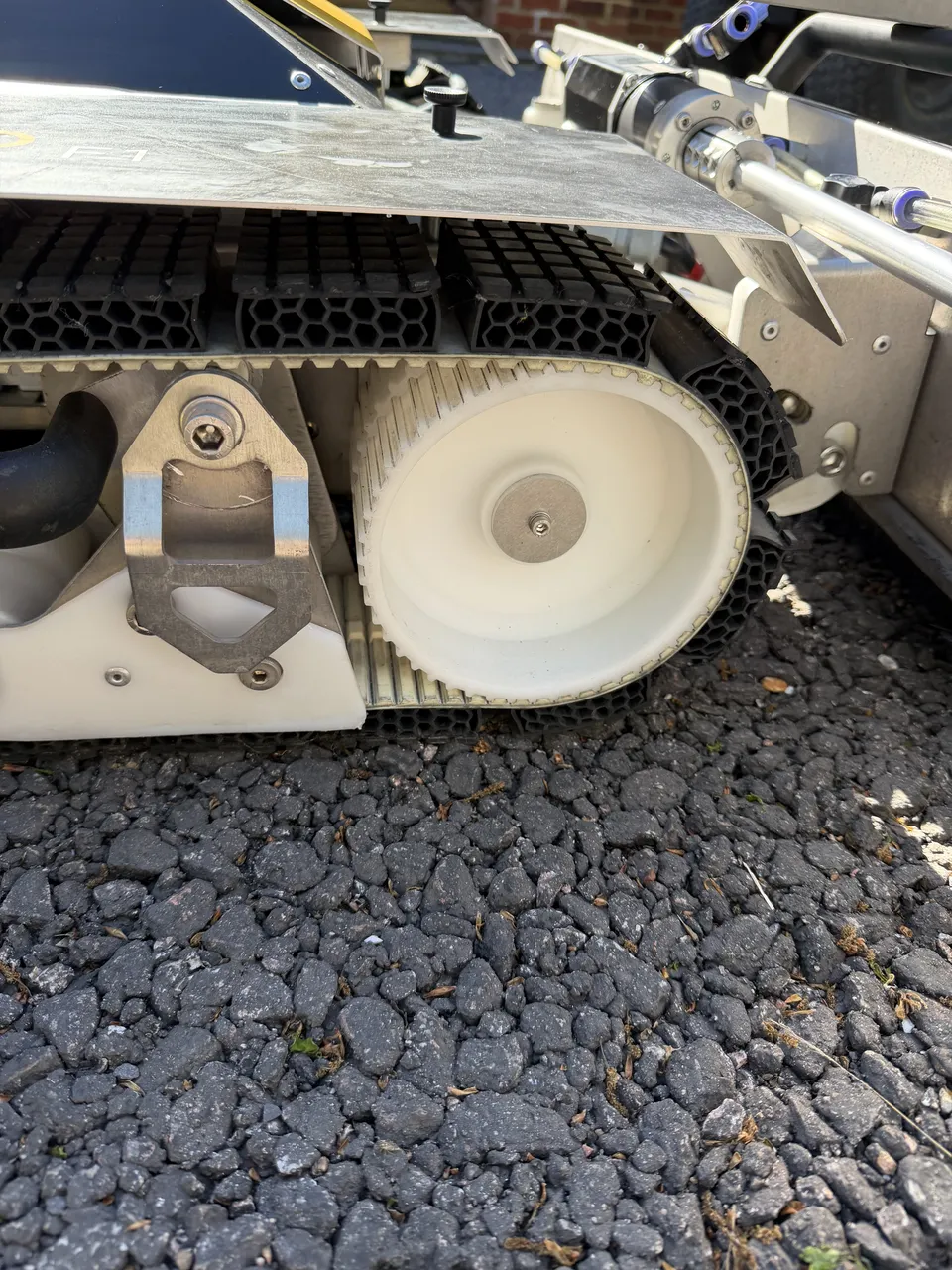 Solar Cleano F1 Robotic Solar Panel Cleaner - Image 5